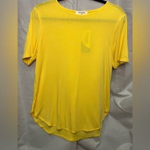 Zenana basic tee M yellow NWT